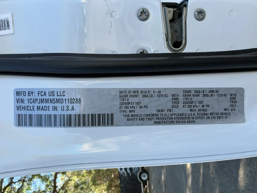 Used 2021 White Jeep Latitude Lux image 24