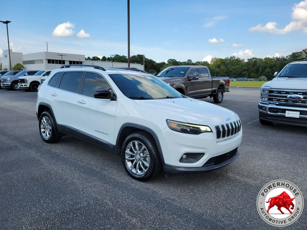 Used 2022 White Jeep Latitude Lux image 9
