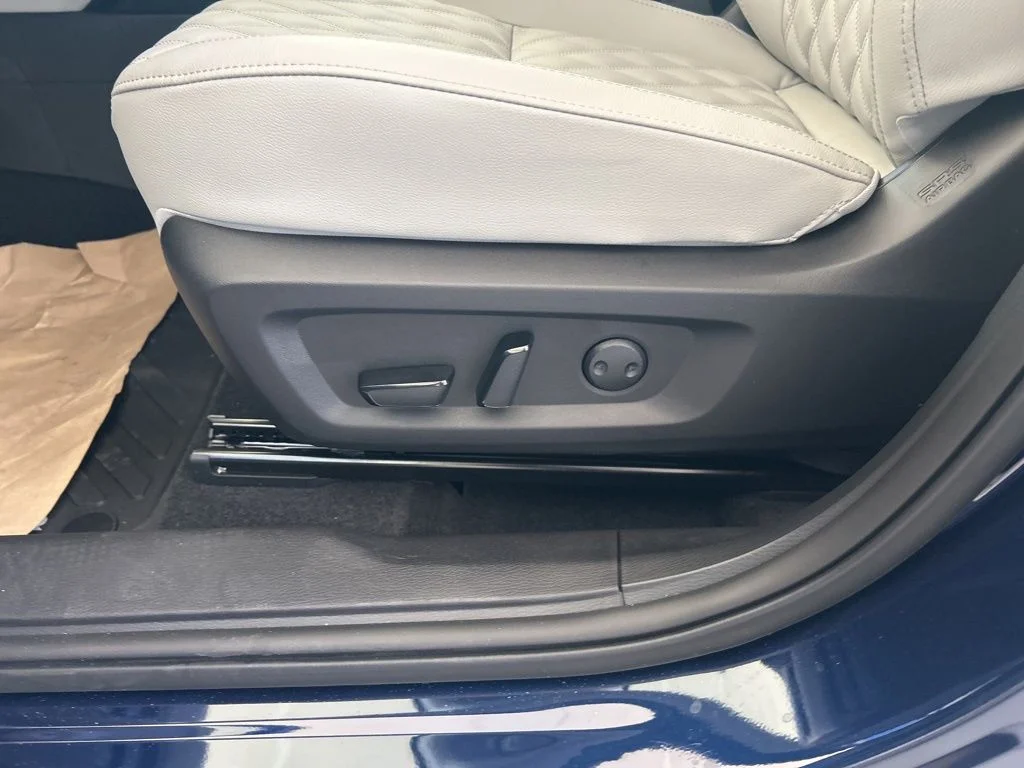 2025 Mitsubishi Outlander Plug-in Hybrid SEL - Photo 45