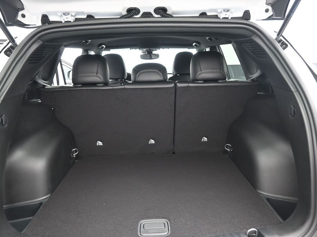 New 2026 Bright White Clearcoat Jeep Latitude image 16
