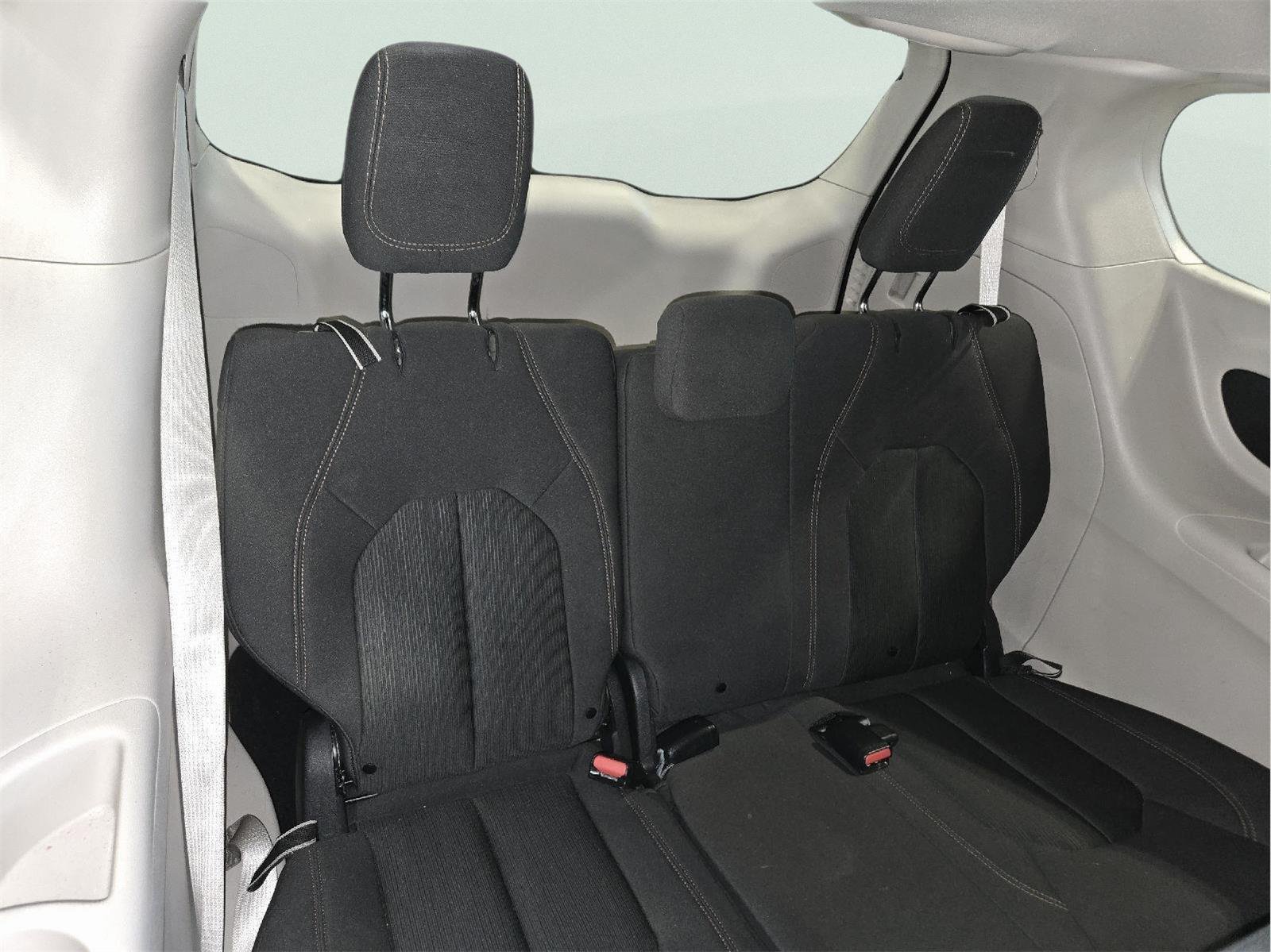 Used 2019 GRAY CHRYSLER L image 35