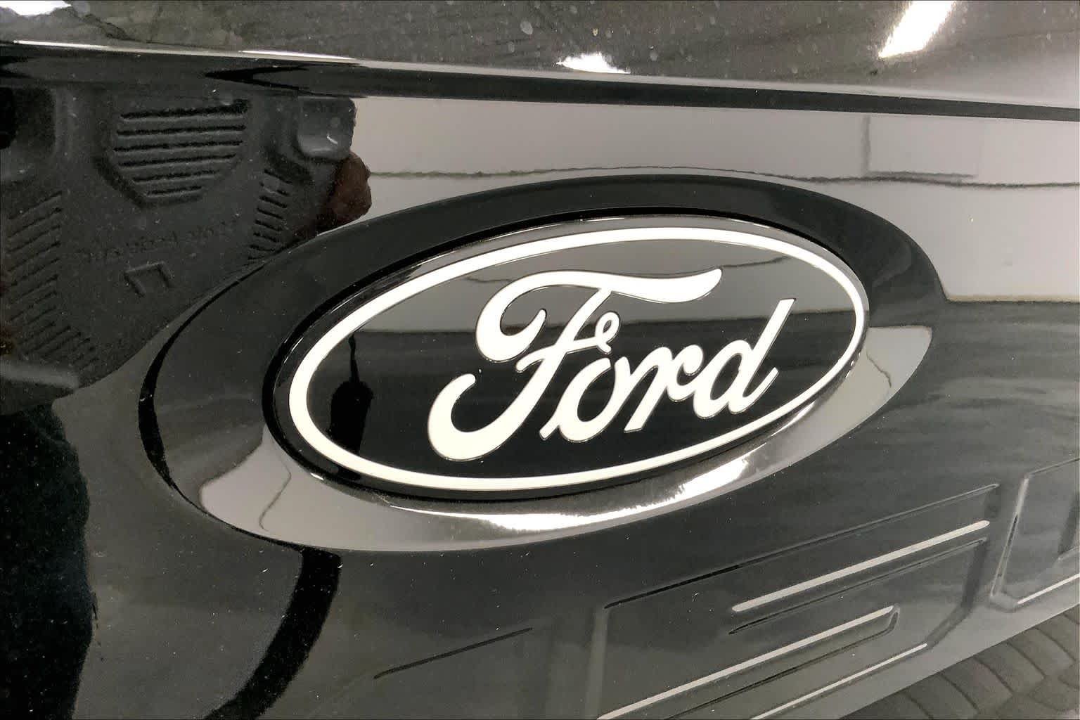 New 2026 Agate Black Metallic Ford XLT image 12