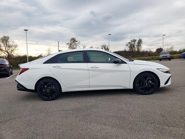 New 2026 White Hyundai SEL Sport image 4