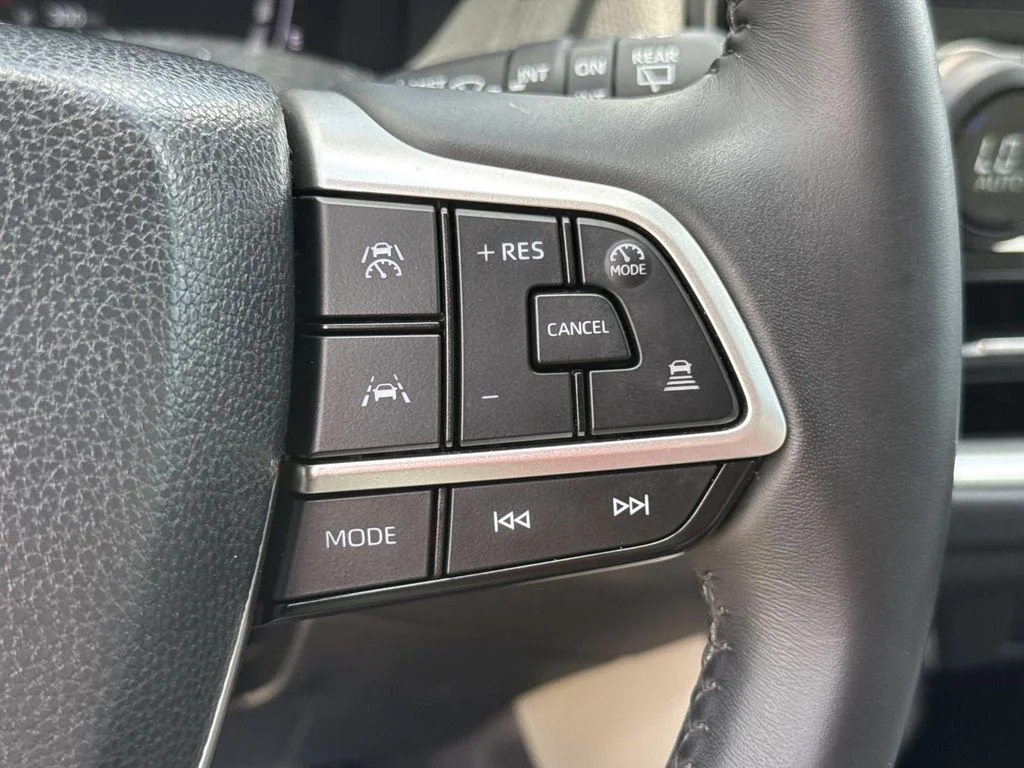Used 2025 Silver Toyota XLE image 36