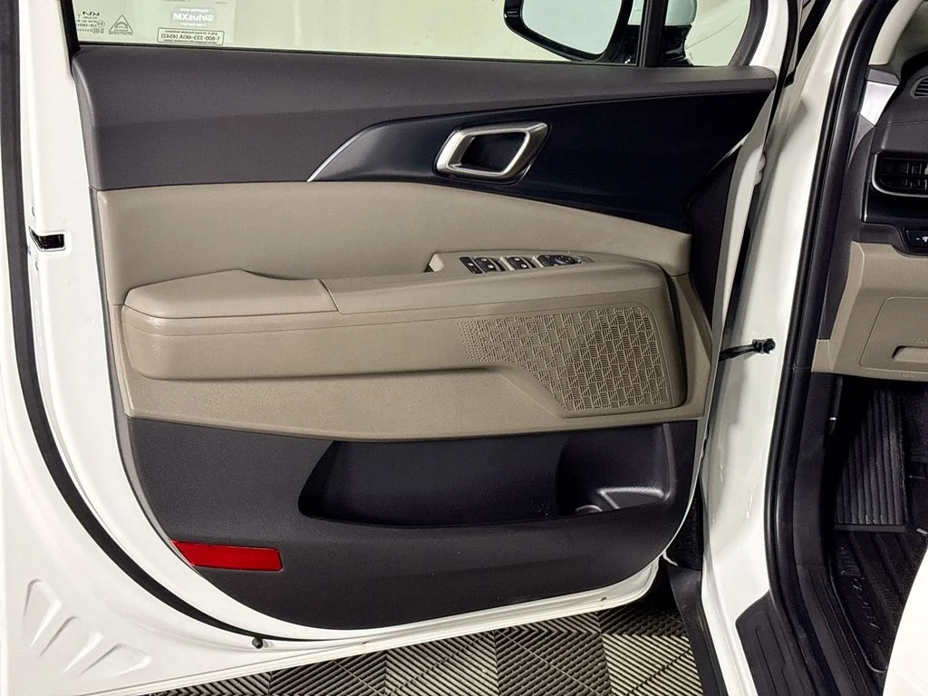New 2026 Snow White Pearl Kia LXS image 10