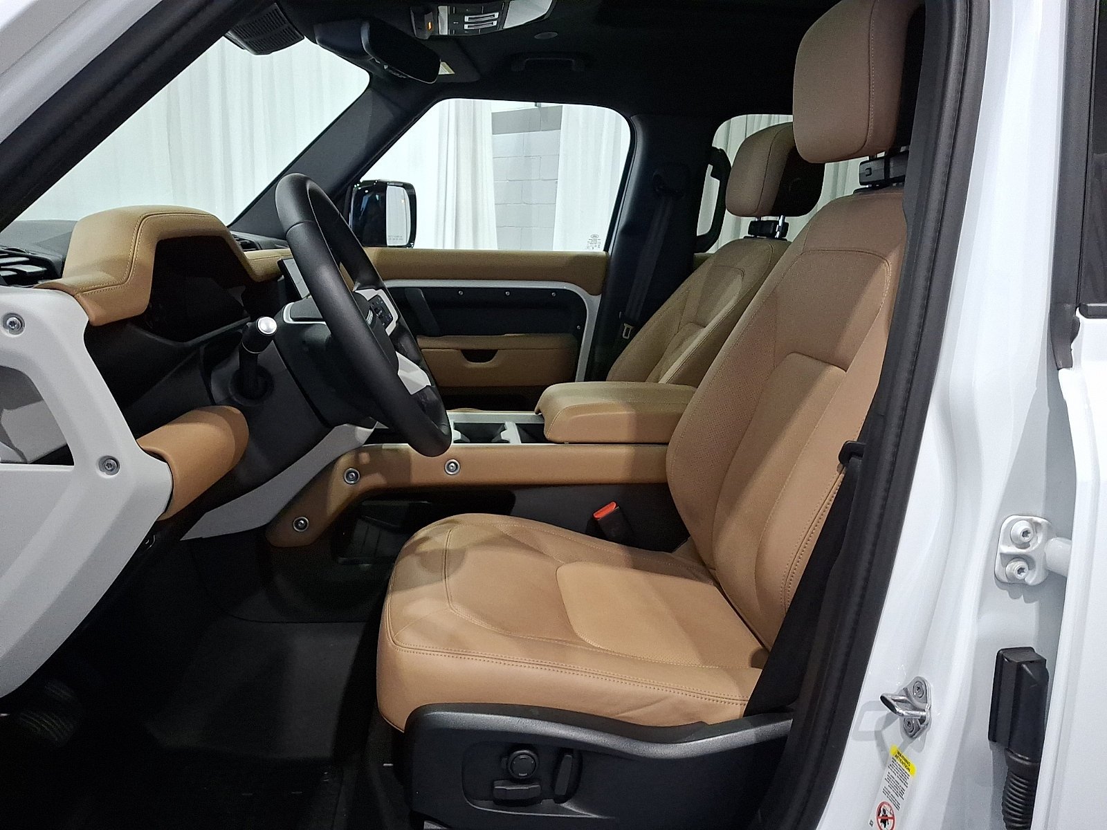 Certified Used 2026 Fuji White Land Rover  image 13