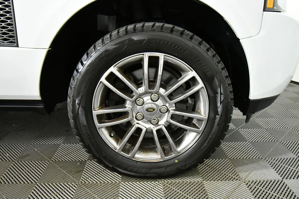 Used 2011 White Land Rover HSE image 17