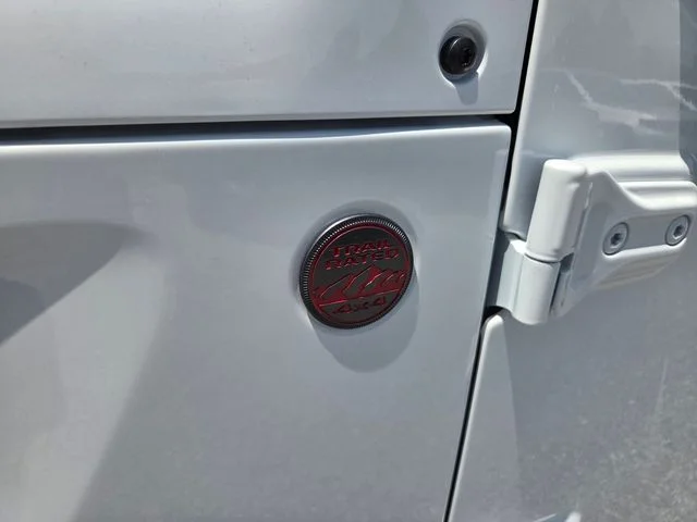 New 2026 Bright White Clear-Coat Exterior Paint Jeep Rubicon image 4