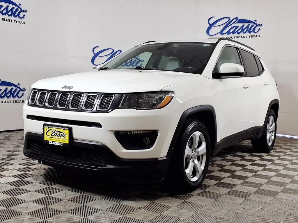 Used 2018 White Clearcoat Jeep Latitude image 5