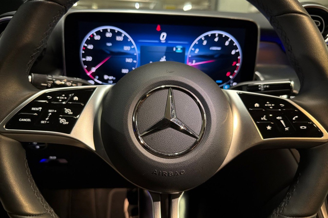 Used 2026 Polar White Mercedes-Benz GLC 300 image 22