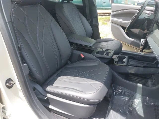 Used 2025 Beige Ford Select image 10