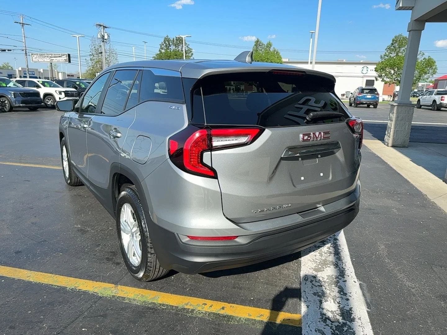 Used 2024 Sterling Metallic GMC SLE image 5
