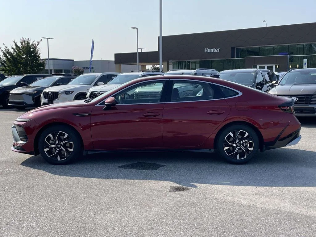 Used 2024 Ultimate Red Hyundai SEL image 26
