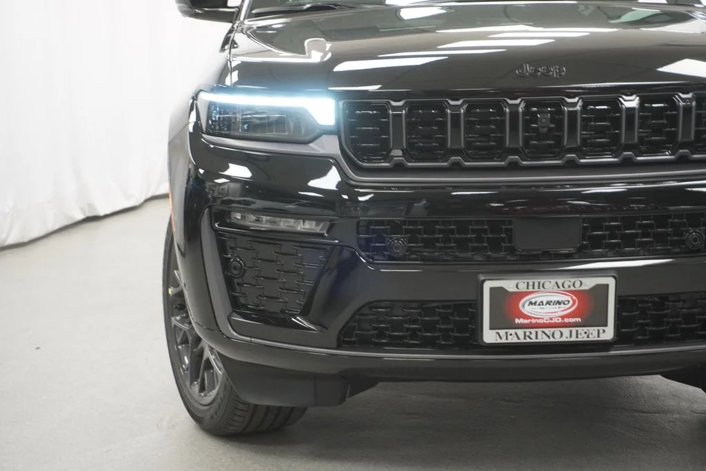 New 2026 Diamond Black Crystal Pearl-Coat Exterior Paint Jeep Summit image 6