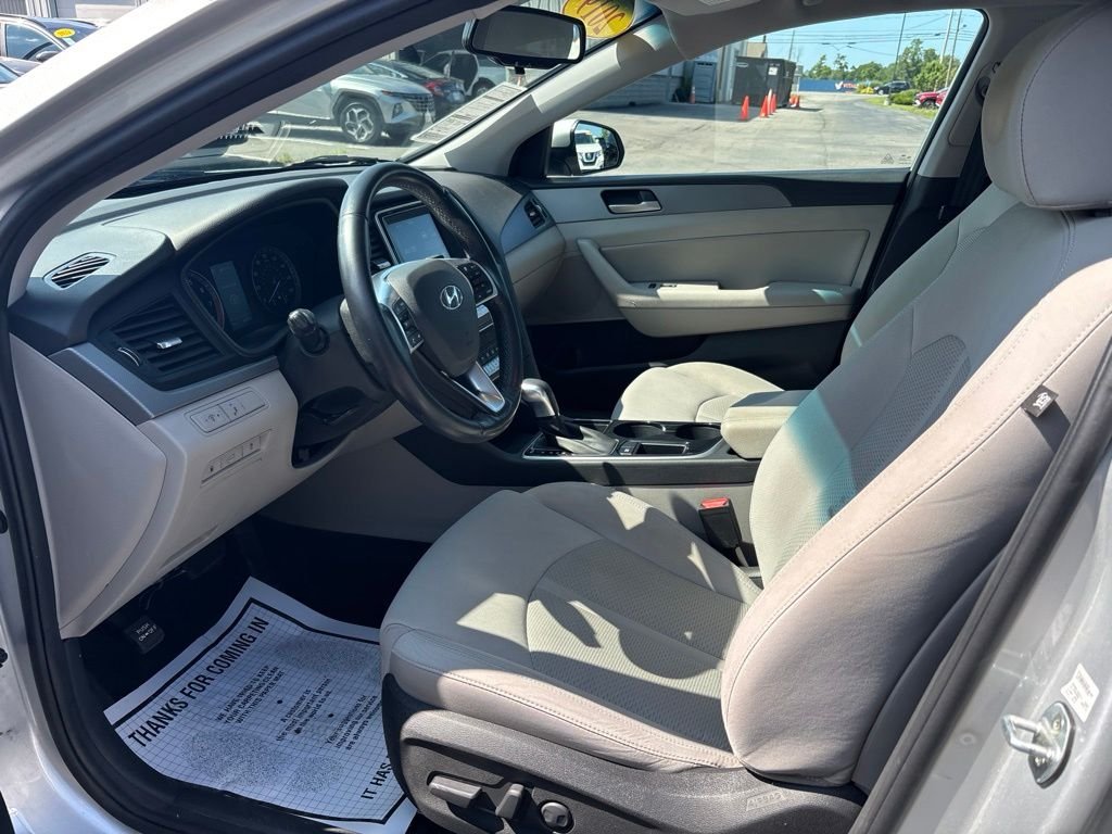 Used 2019 Silver Hyundai SEL image 9