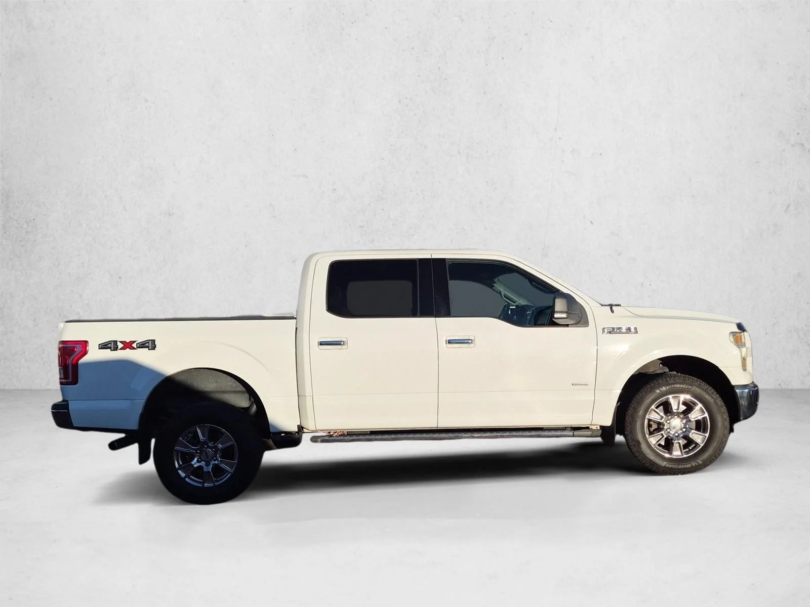 Used 2015 Oxford White Ford XLT image 4