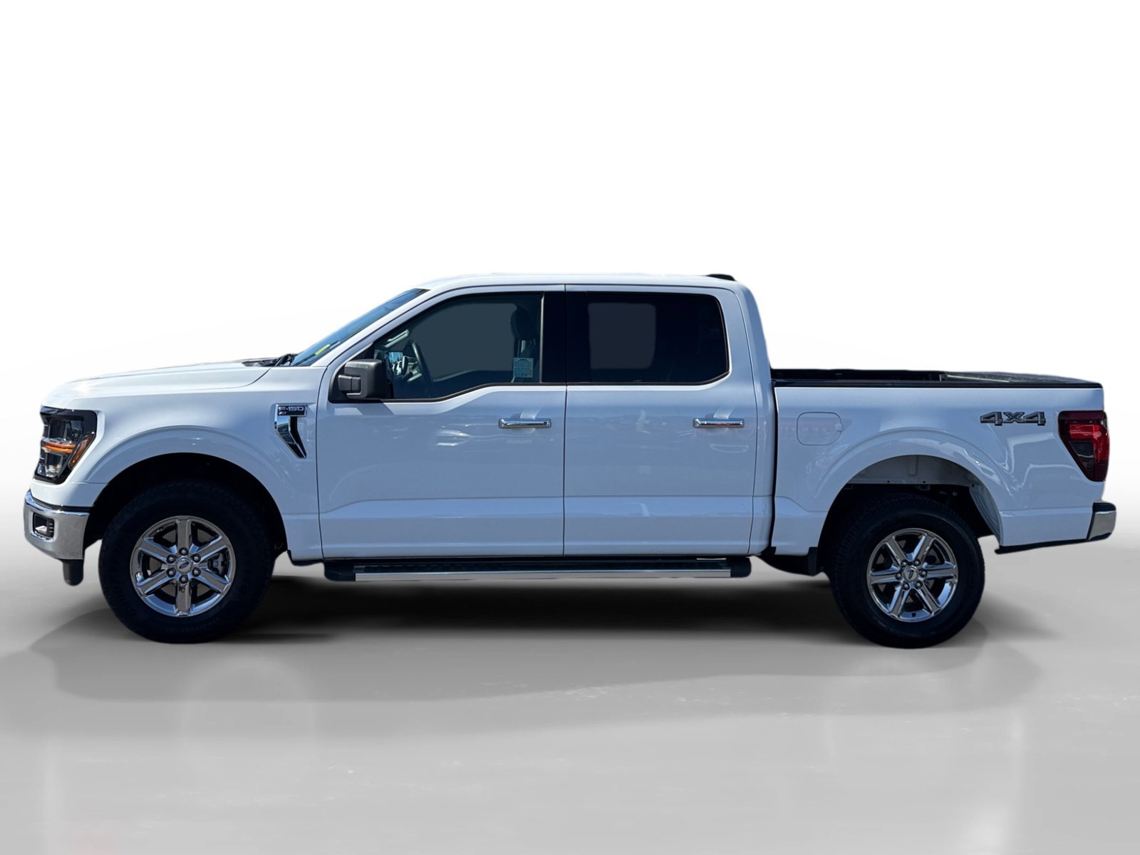 Certified Used 2025 Oxford White Ford XLT image 2