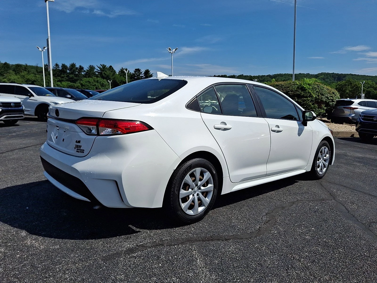 Used 2020 Super White Toyota LE image 7