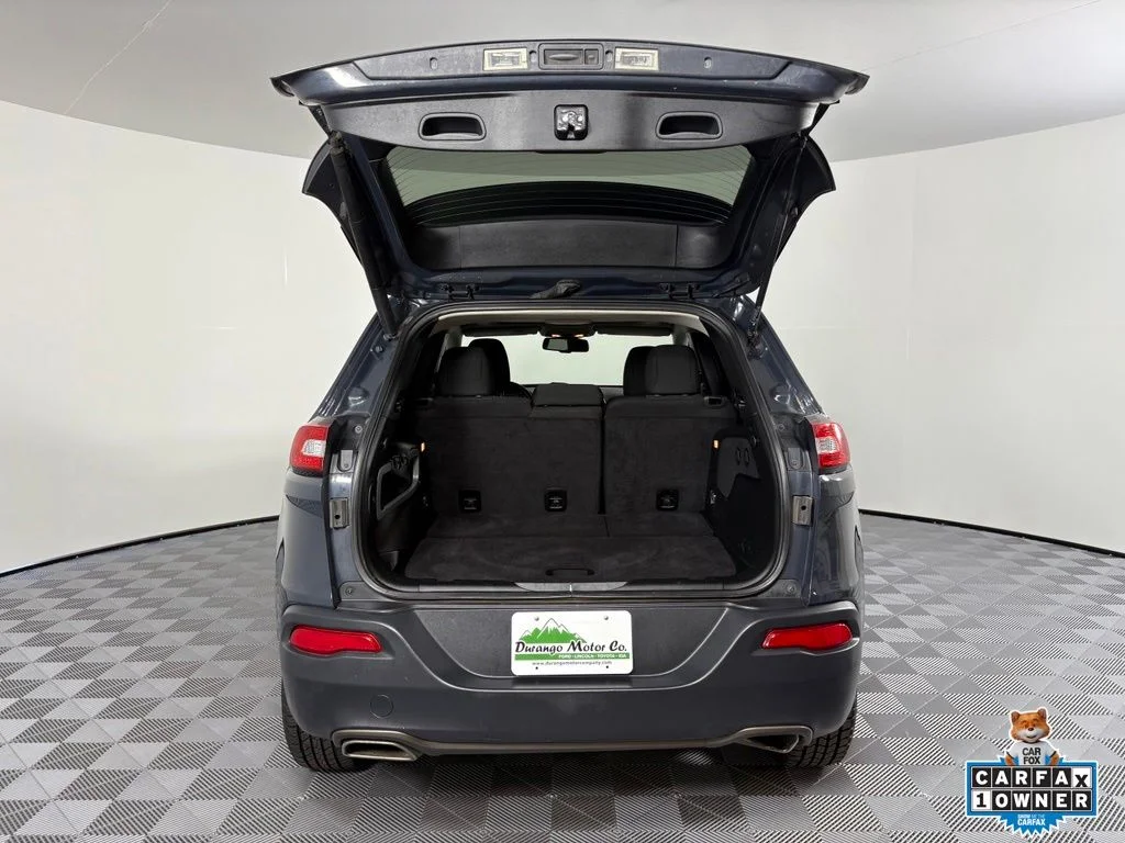 Used 2017 Black Jeep Latitude image 10