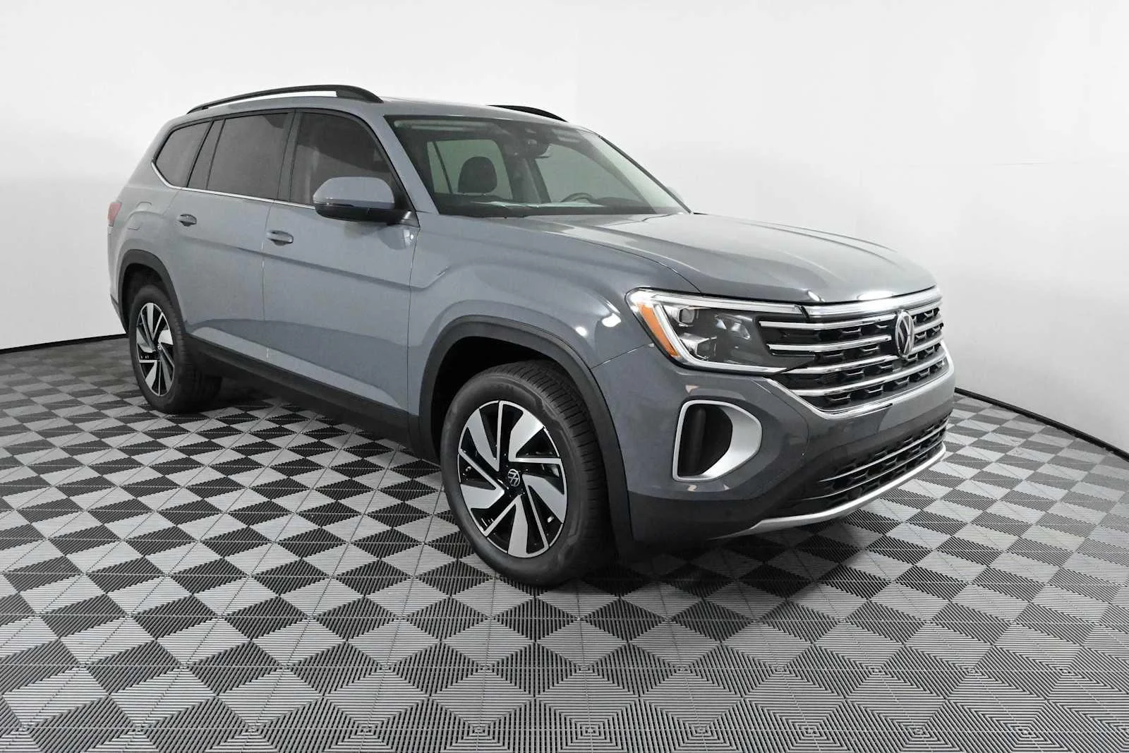 New 2026 Pure Gray Volkswagen 2.0T SE w/Technology image 1