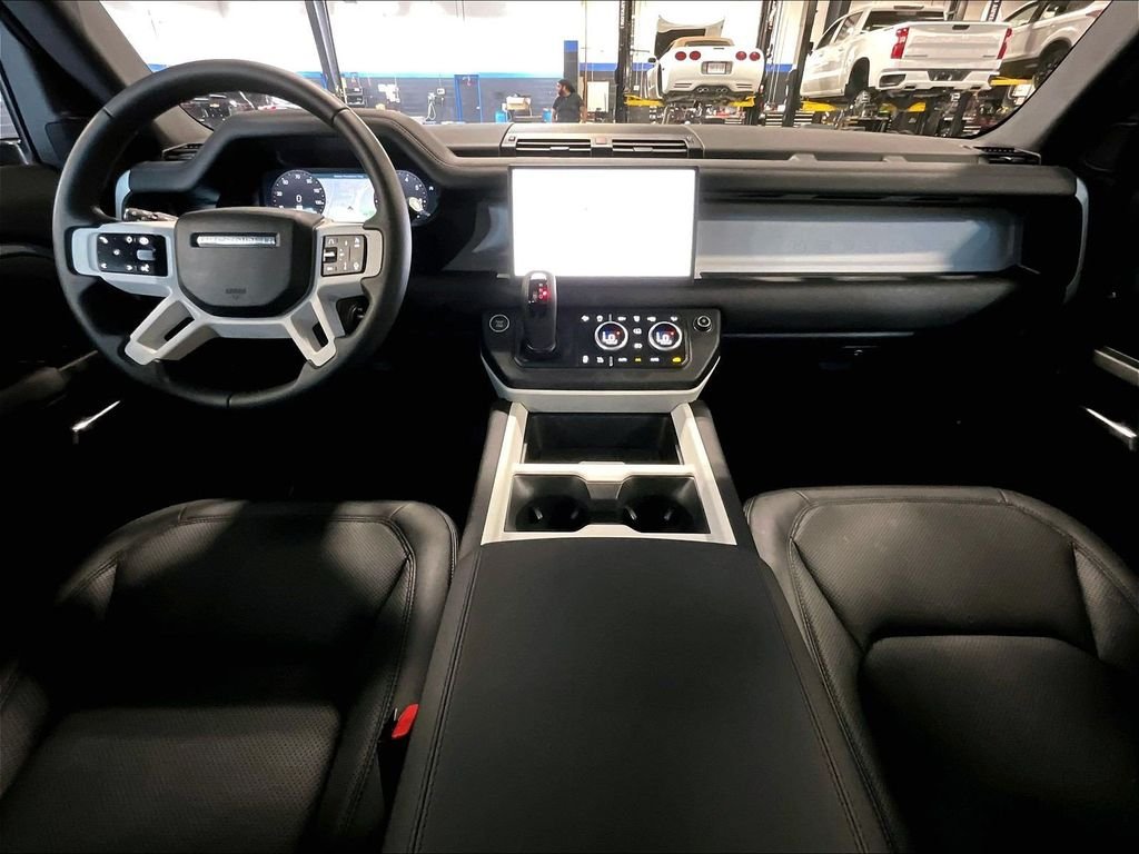 Used 2025 Blue Land Rover S image 22