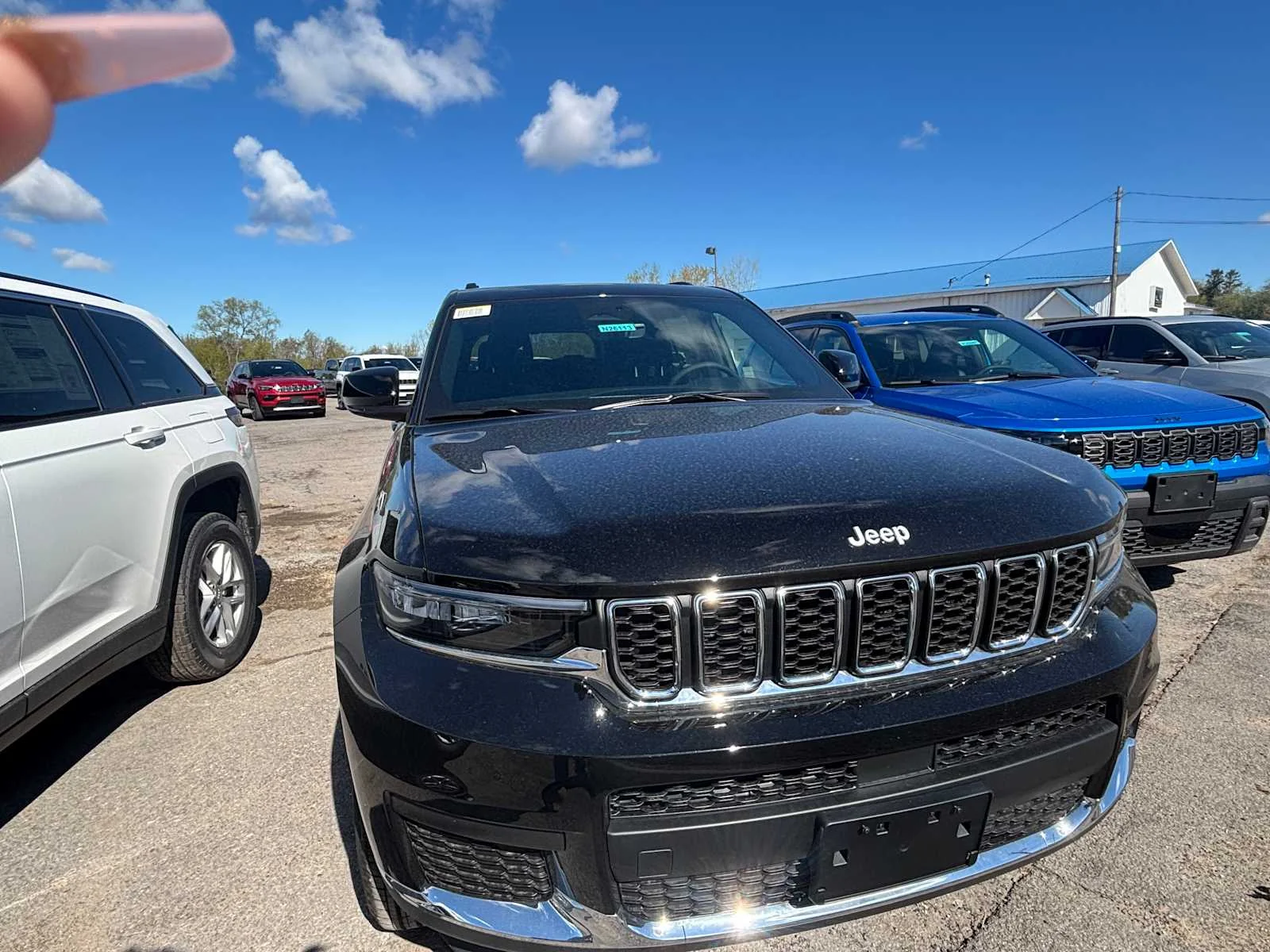 New 2026 Diamond Black Crystal Pearl-Coat Exterior Paint Jeep Laredo X image 6