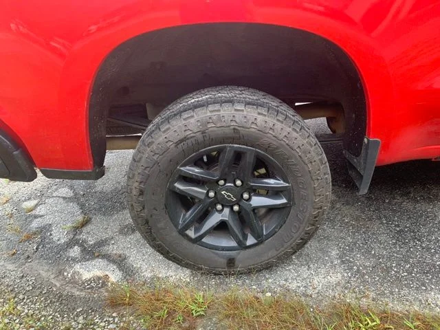 Used 2021 Red Chevrolet LT Trail Boss image 9