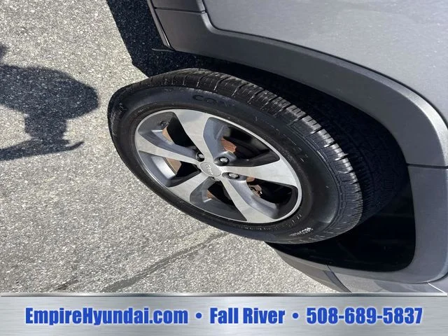 Used 2019 Silver Jeep Limited image 14