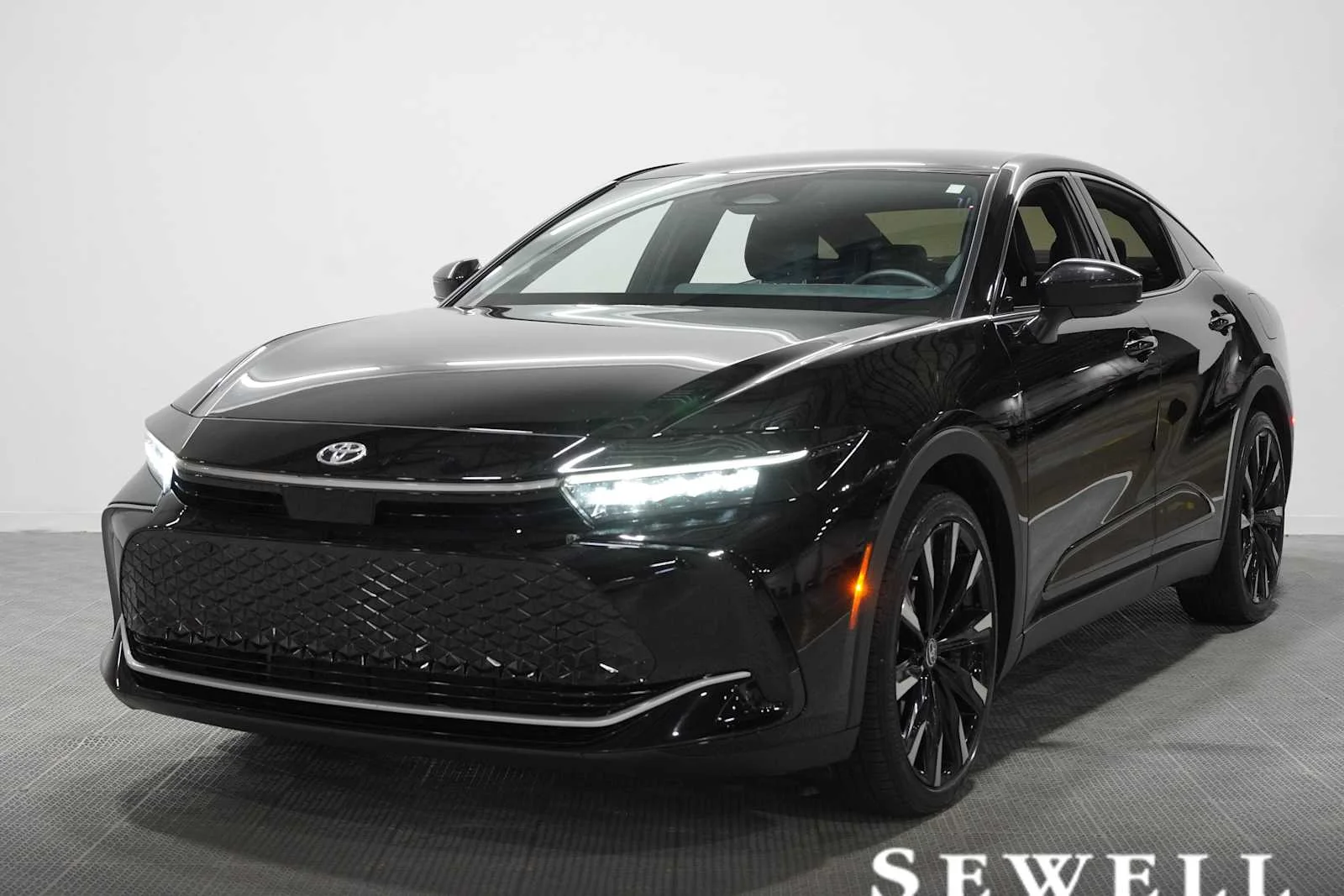 2023 Toyota Crown Platinum AWD's photo