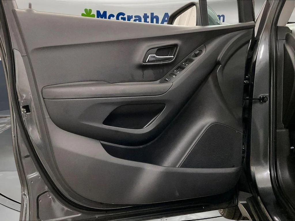 Used 2020 Gray Chevrolet LT image 27