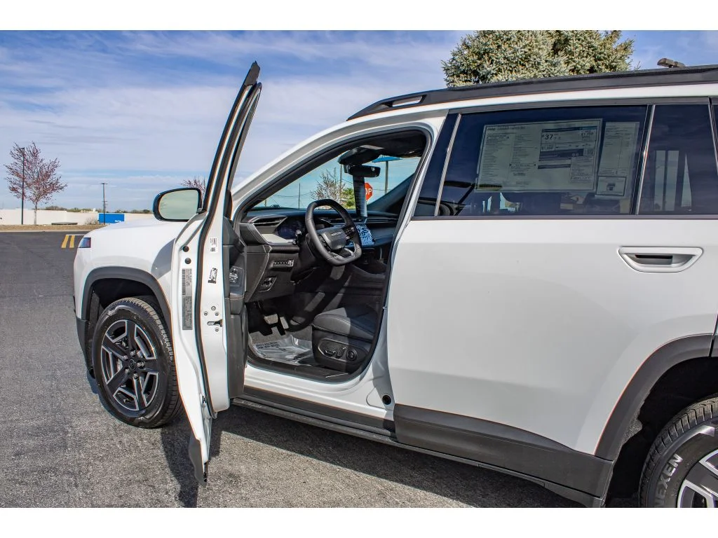 New 2026 Bright White Clearcoat Jeep Laredo image 13