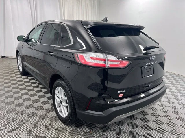 Used 2024 Black Ford SEL image 6