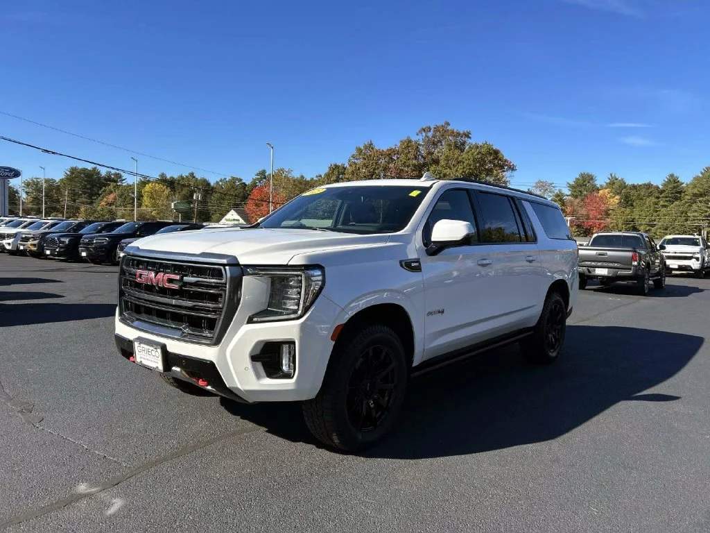Used 2023 White Frost GMC AT4 image 7