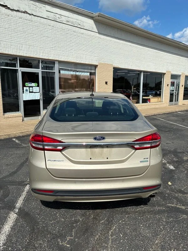 Used 2018 Gold Ford SE image 4