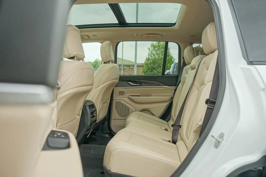 Used 2022 Bright White Clearcoat Jeep Limited image 24