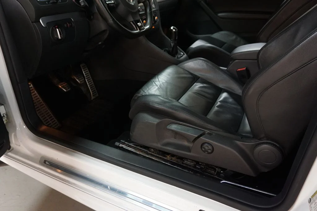 Used 2012 Candy White Volkswagen R image 36