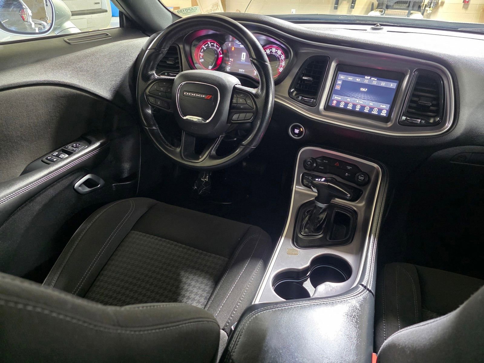 Used 2022  Dodge SXT image 17