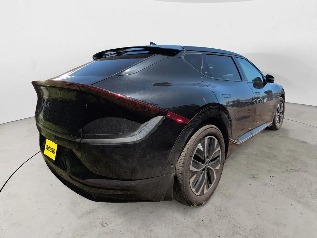 Used 2023 Black Kia Wind image 5