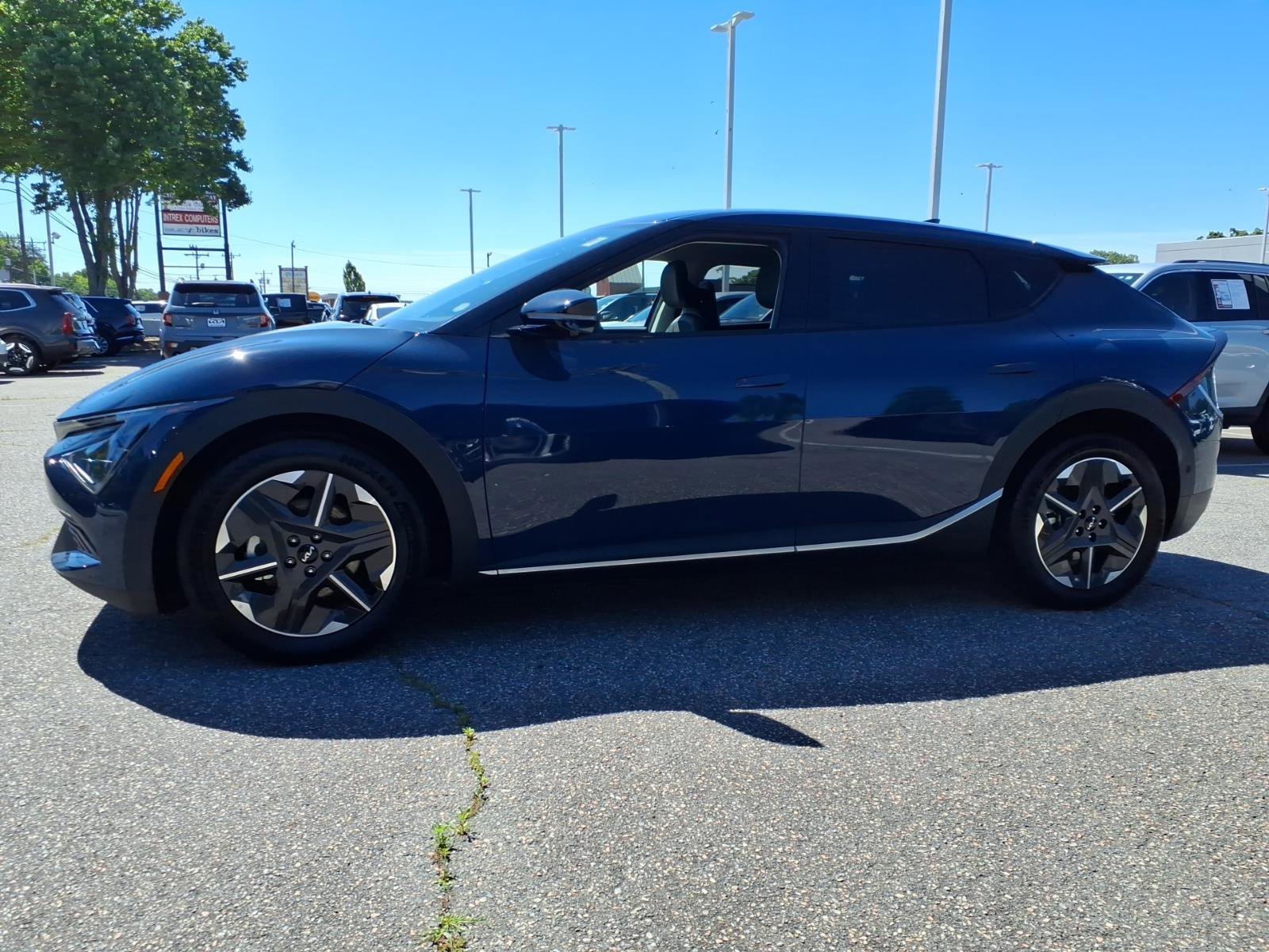 Certified Used 2025 Midnight Lake Blue Kia Light Long Range image 24