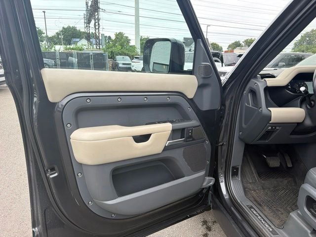 Used 2022 Gray Land Rover X-Dynamic HSE image 8