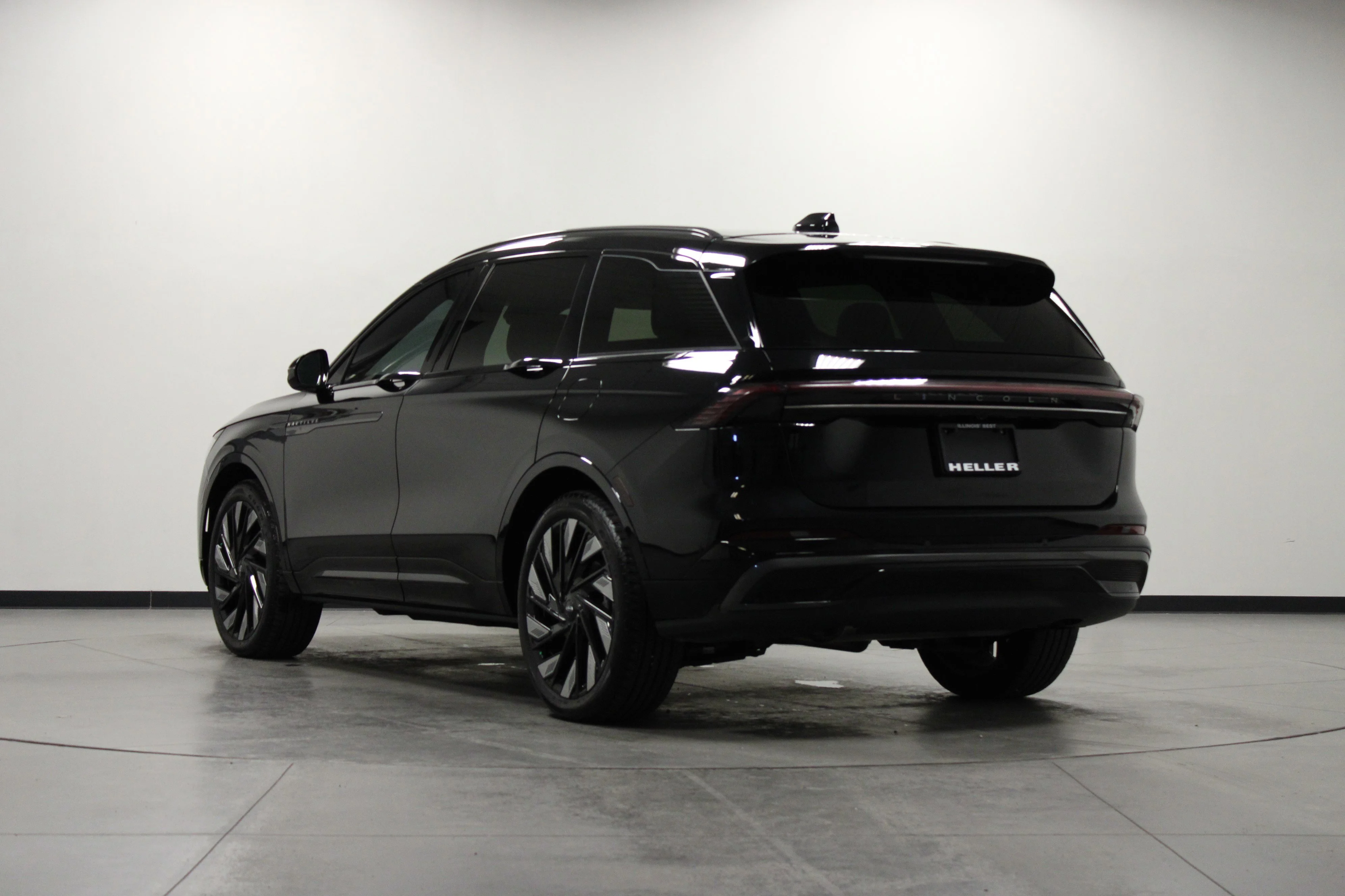 Used 2025 Black Metallic Lincoln Reserve image 6