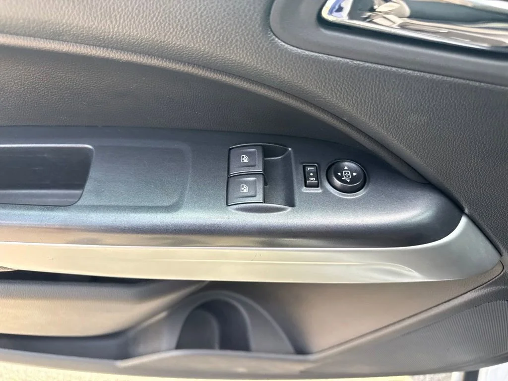 Used 2022 Summit White Chevrolet LT image 22