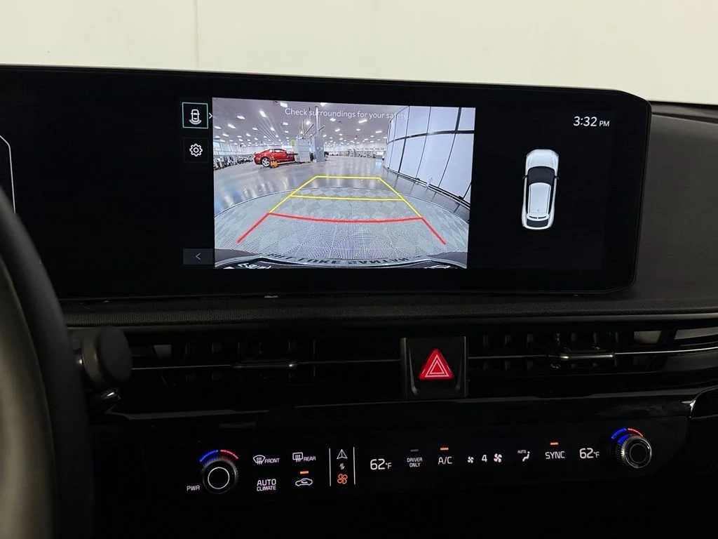 Certified Used 2025  Kia Light image 19