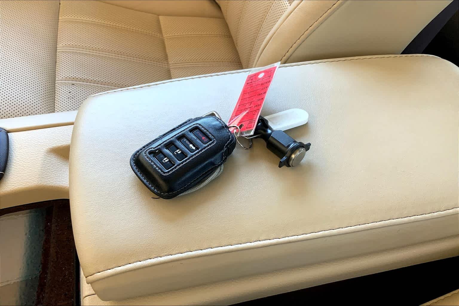 Used 2018 Matador Red Mica Lexus  image 15