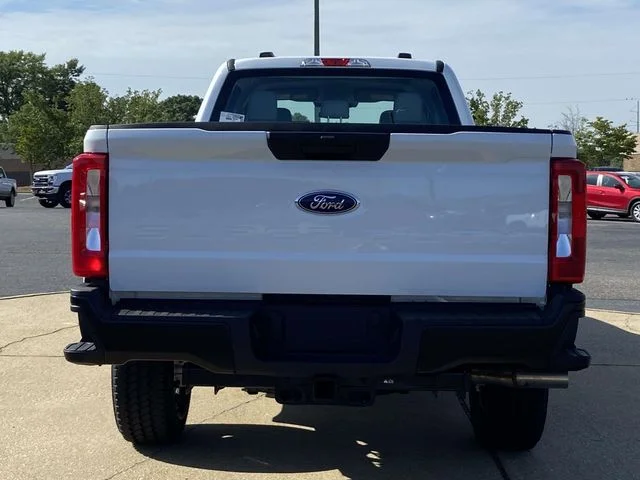 New 2026 Oxford White Ford XL image 3