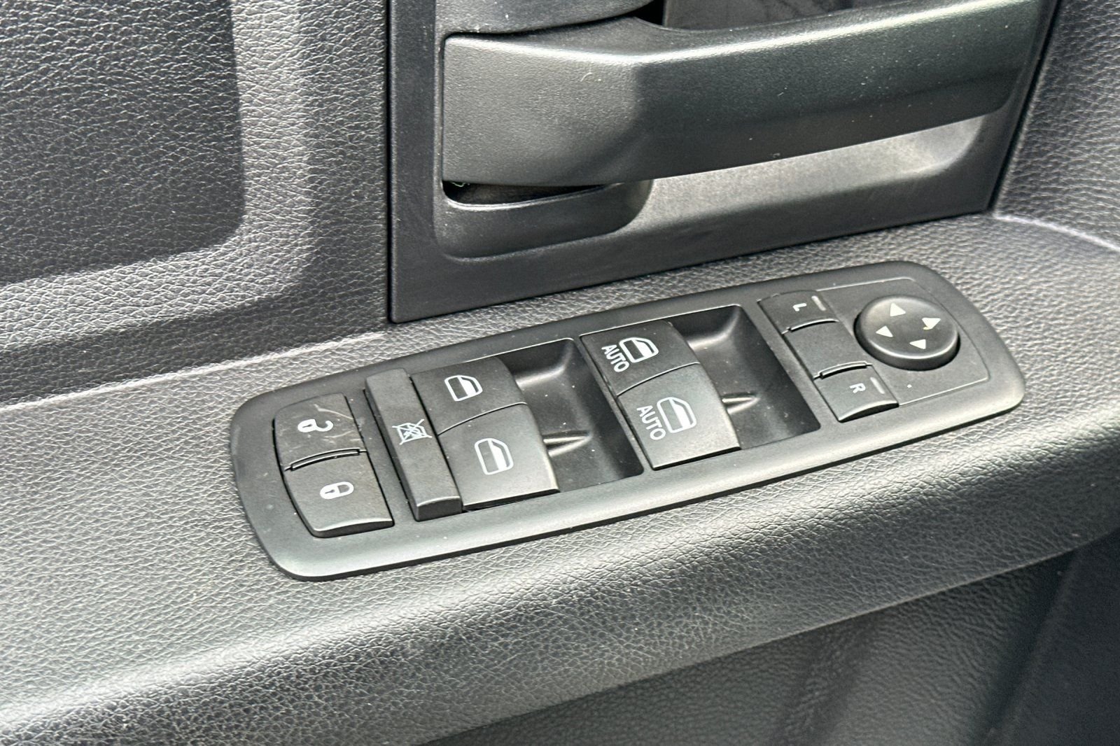 Used 2016 White Ram Express image 11