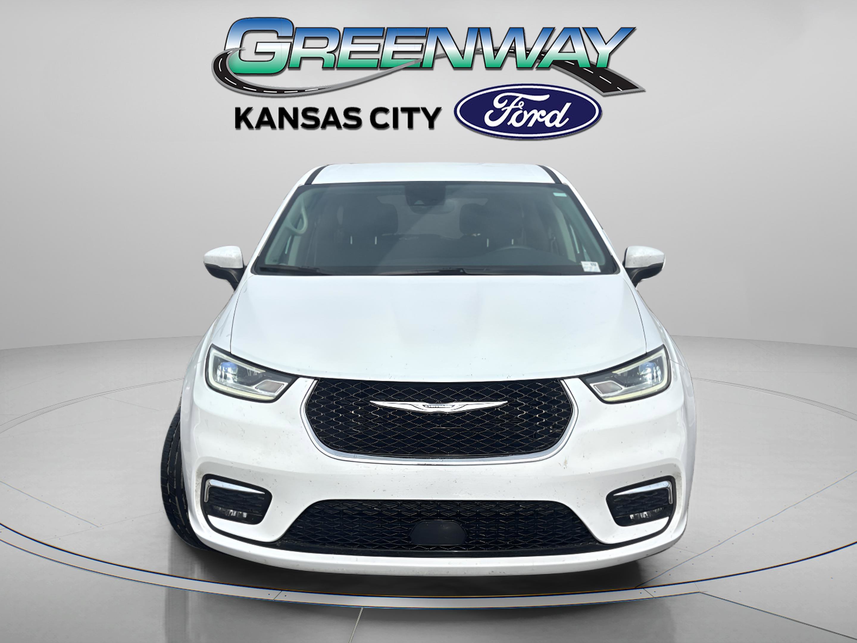 Used 2023 Chrysler Pacifica Touring L with VIN 2C4RC3BG5PR556265 for sale in Kansas City