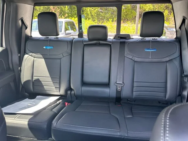 New 2026 Star White Metallic Tri-Coat Ford Platinum® image 18