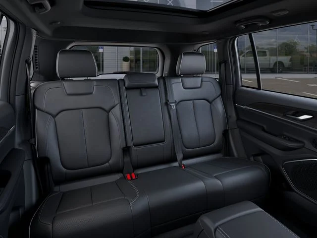 New 2026 Bright White Clear-Coat Exterior Paint Jeep Limited Reserve image 15