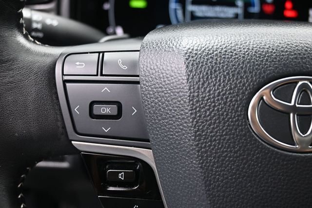 Used 2025  Toyota SE image 32